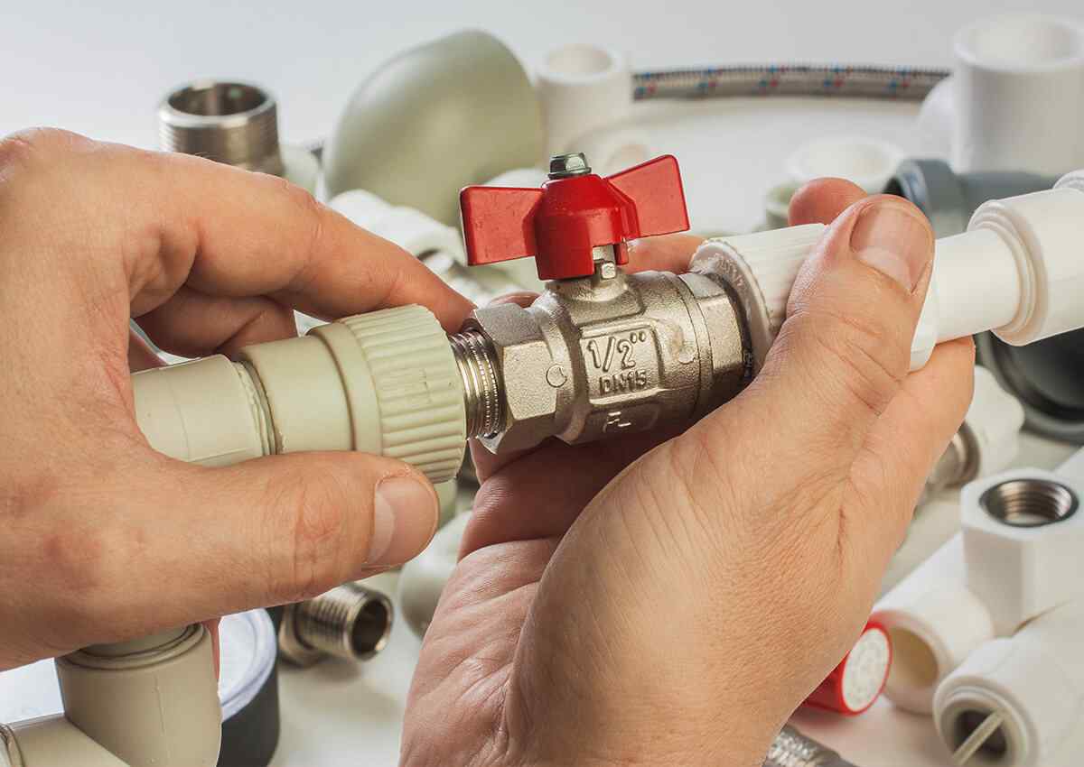 https://shieldplumbingcorp.com/wp-content/uploads/2018/10/inner_professionals_07.jpg